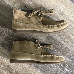 Sanuk lace up bootie